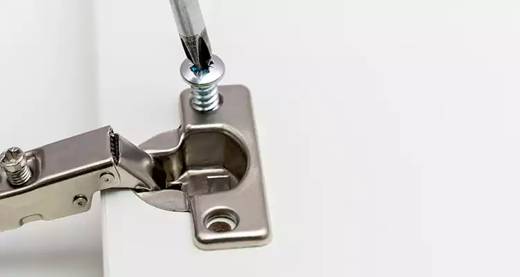 Screen Door Hinge Repair in St. Petersburg, FL