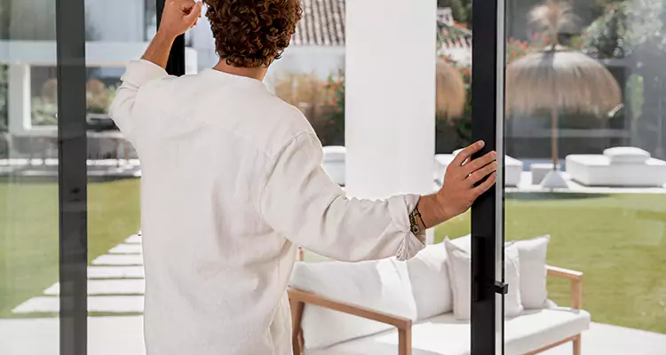 Sliding Screen Door Maintenance for Closing Issues in St. Petersburg, FL